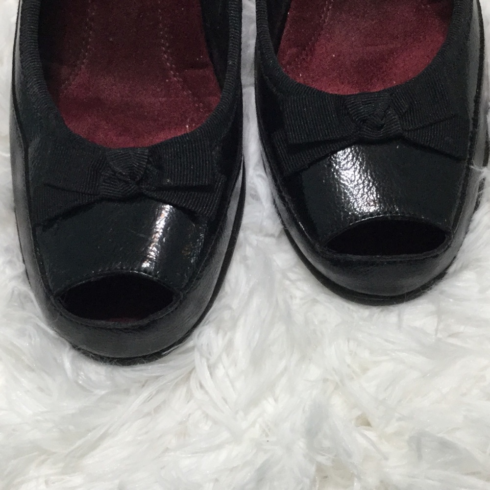 Aerosoles Black Leather Heels - Picture 2 of 8